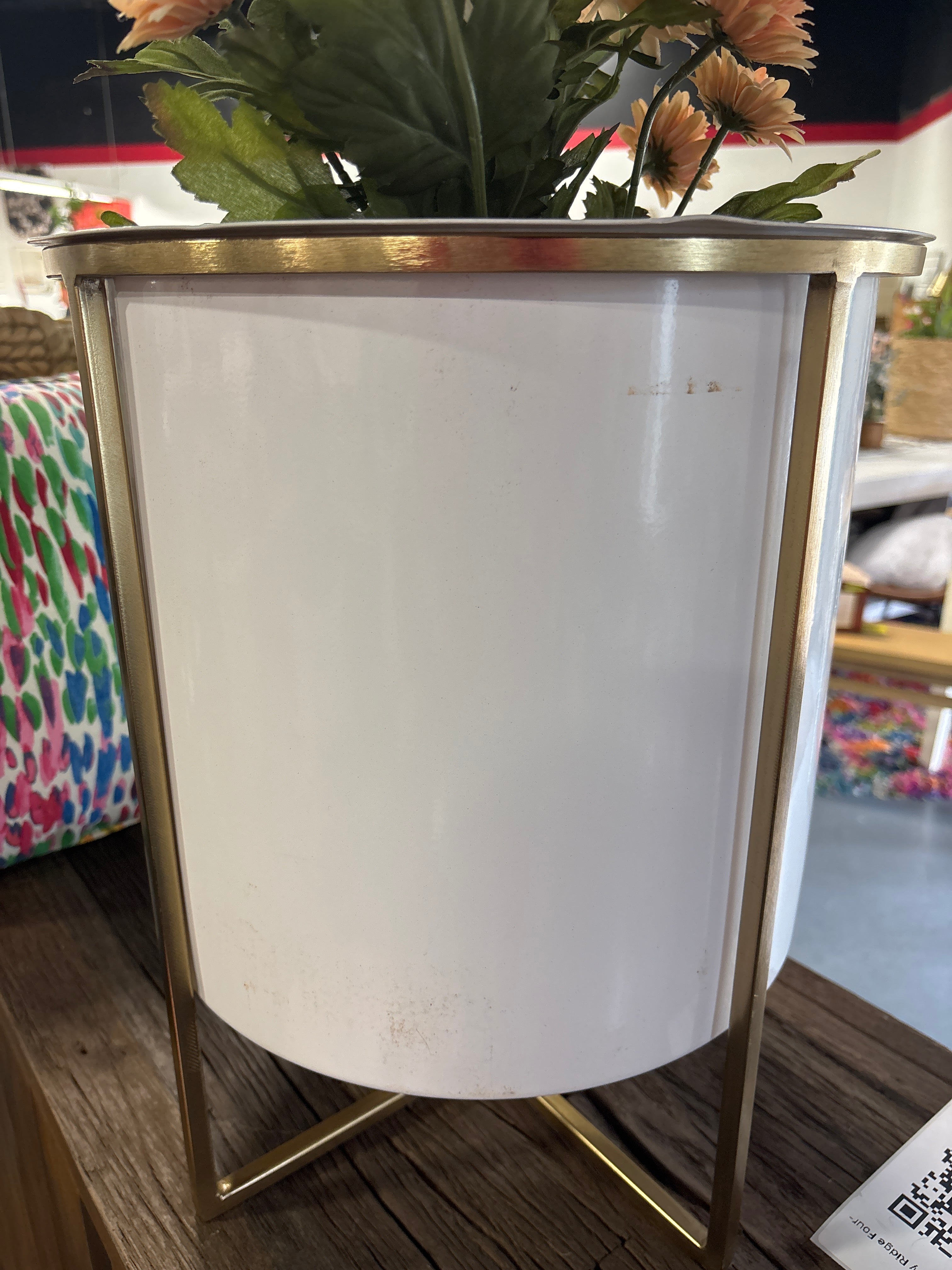 2pc Iron Indoor/Outdoor Planter Pot with Stand SHOWROOM ITEM