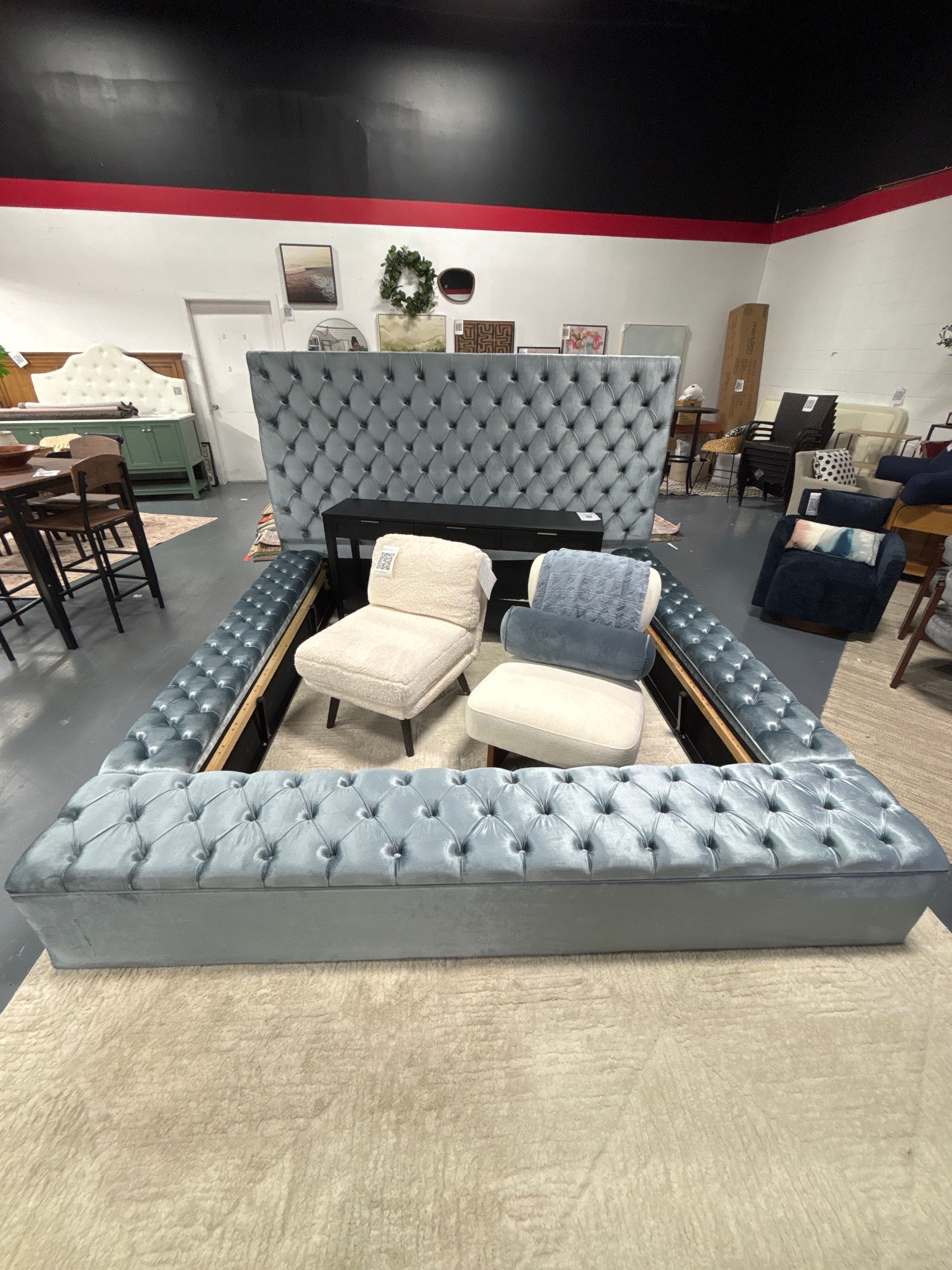 (KING) Johnnay Upholstered Platform Storage Bed SHOWROOM ITEM