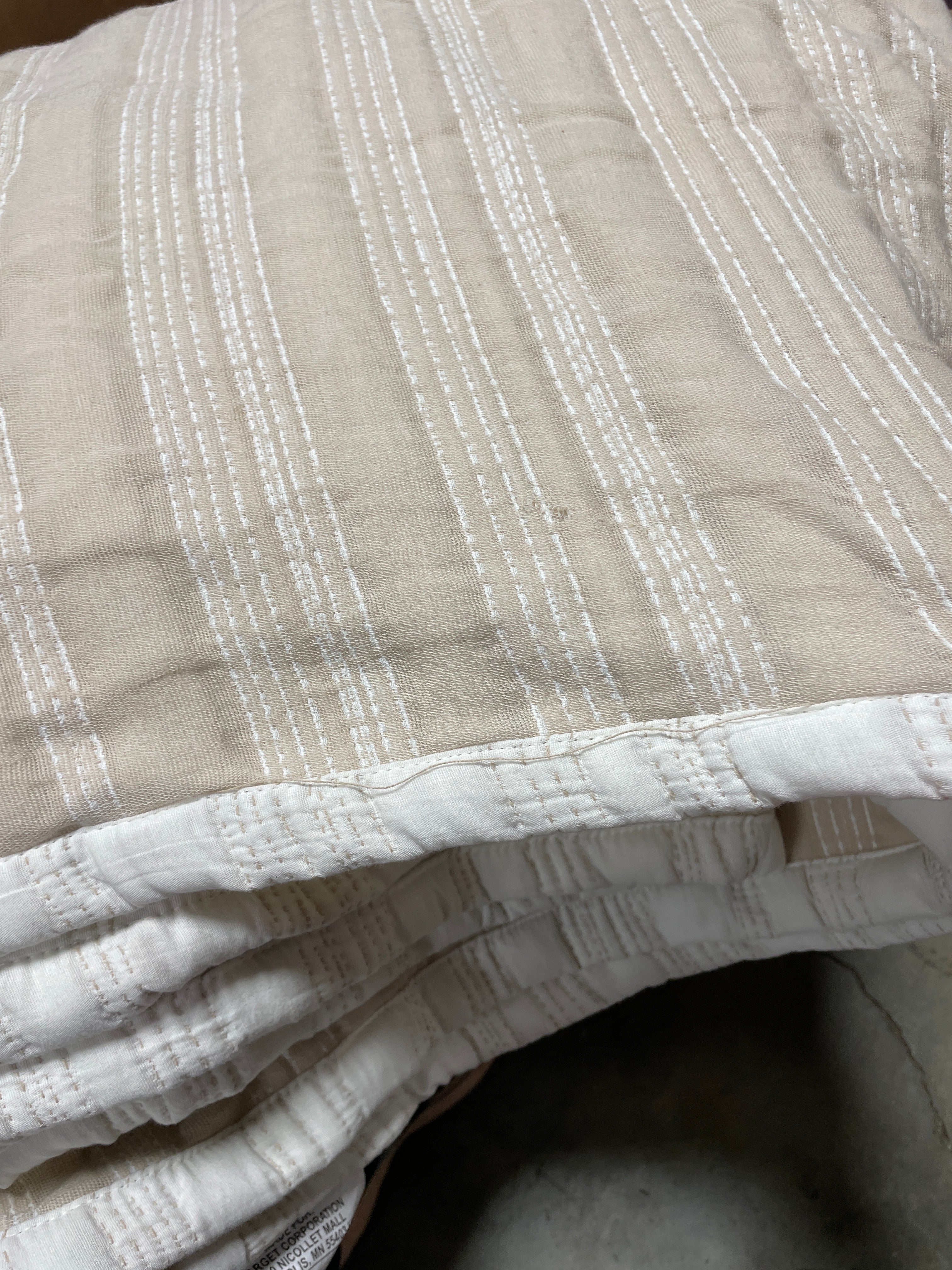 Reversible Matelassé Stitched Stripe Quilt - Full/Queen