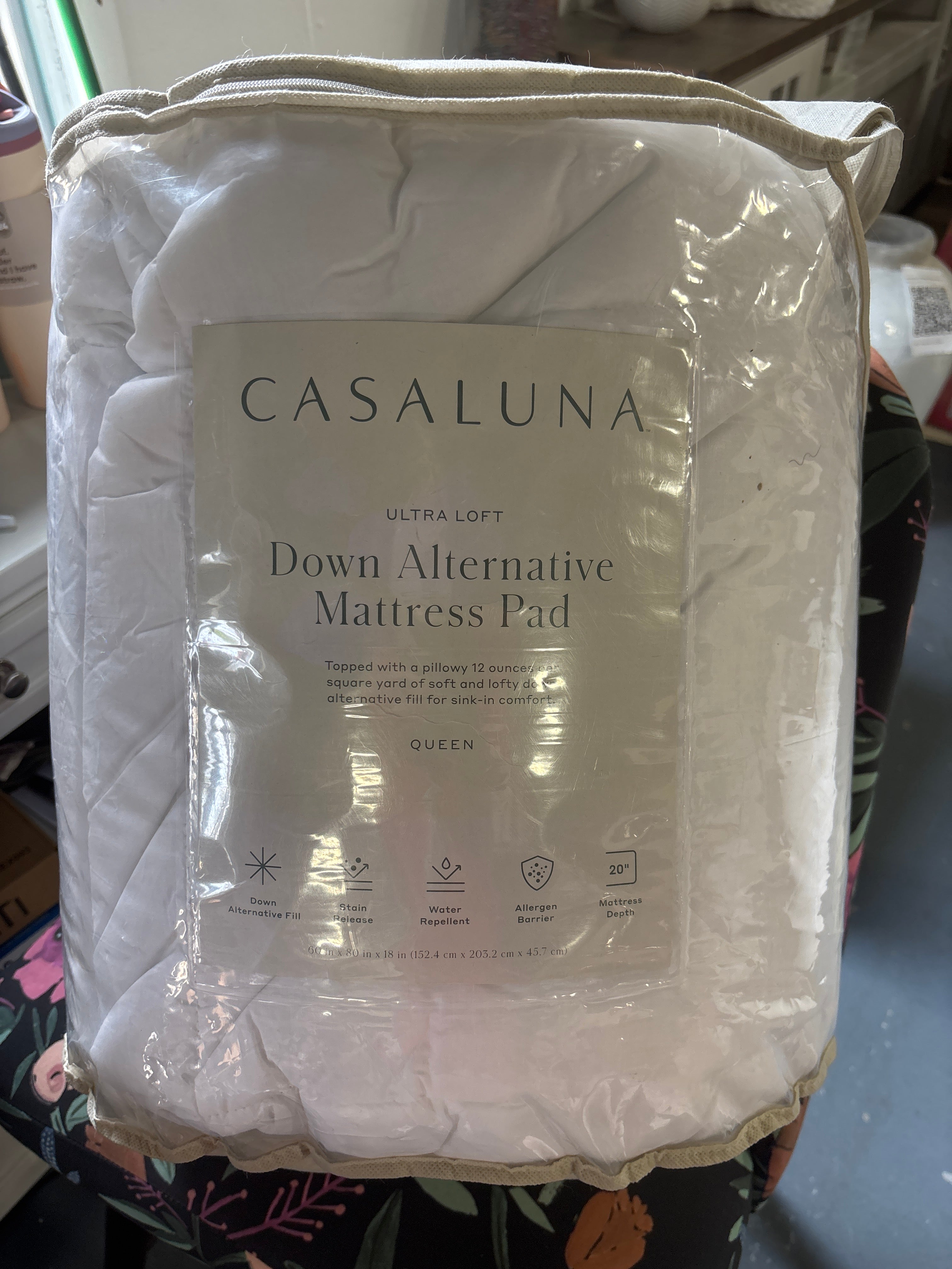 (QUEEN) Ultra Loft Down Alternative Mattress Pad SHOWROOM ITEM