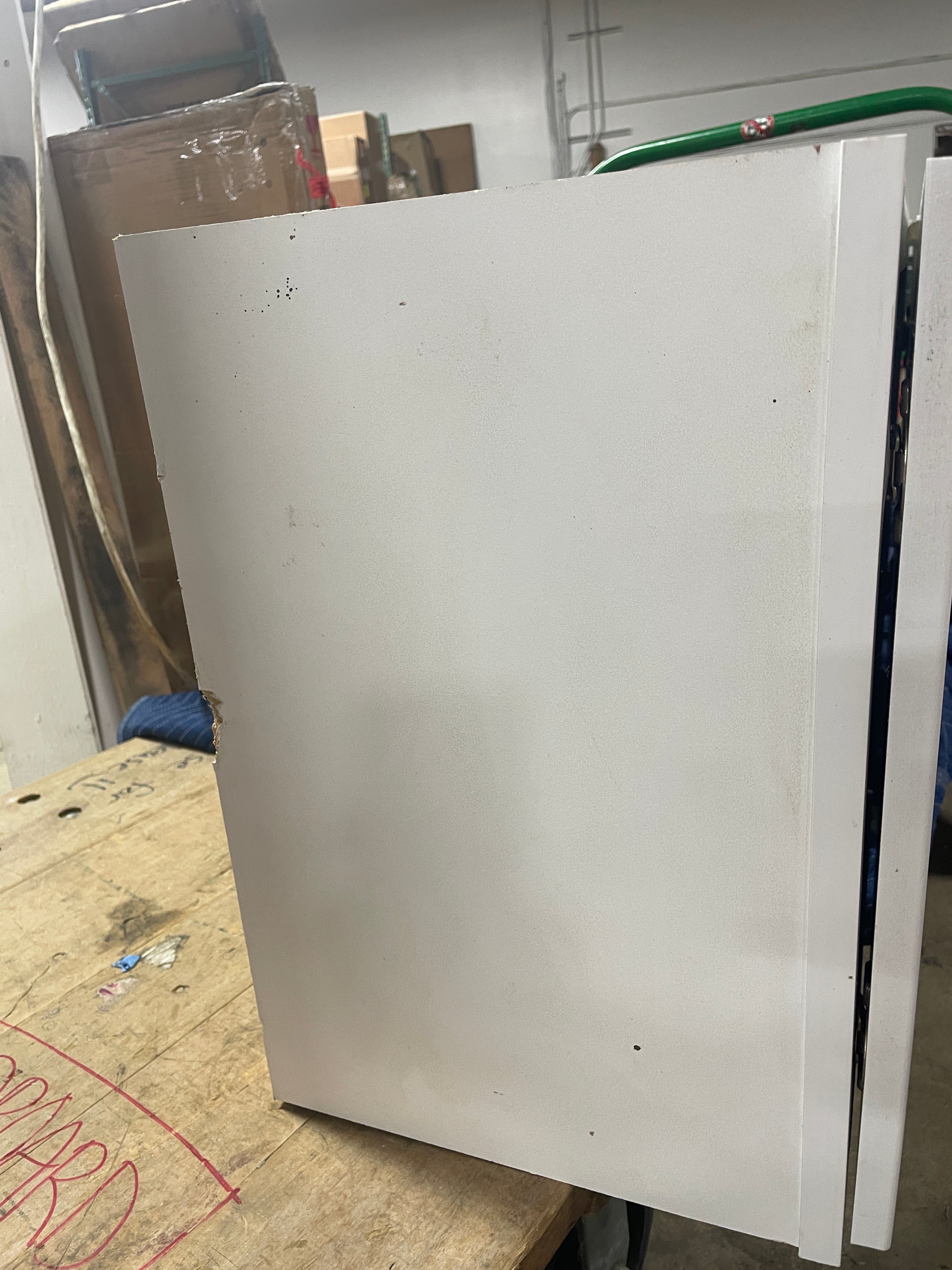 Shaker Assembled Wall Bridge Kitchen Cabinet in Satin White
