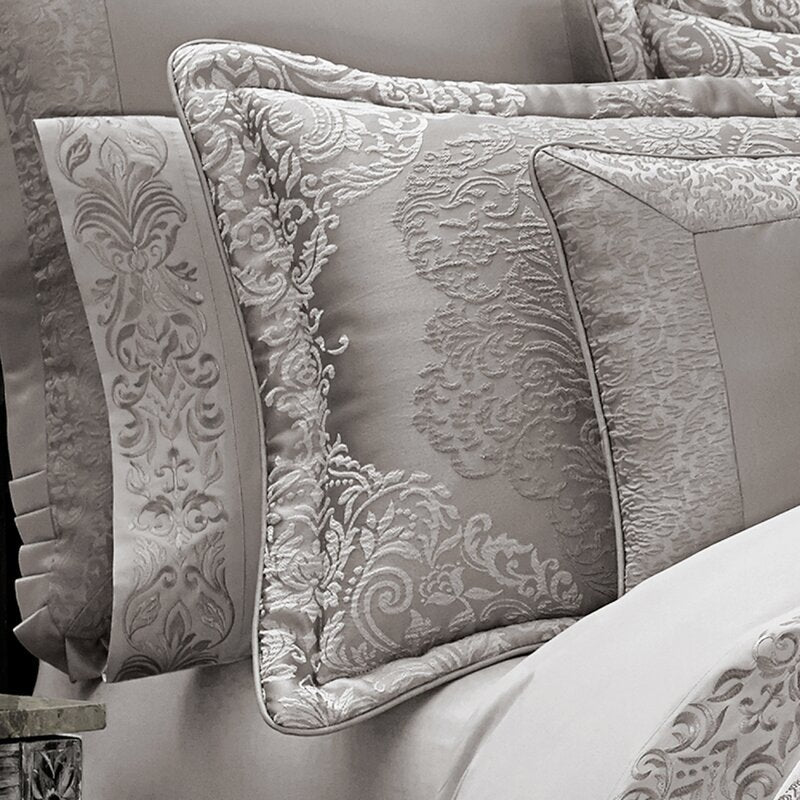 California King Comforter + 2 Standard Shams Daisy-Lee Silver 4 Piece Comforter Set