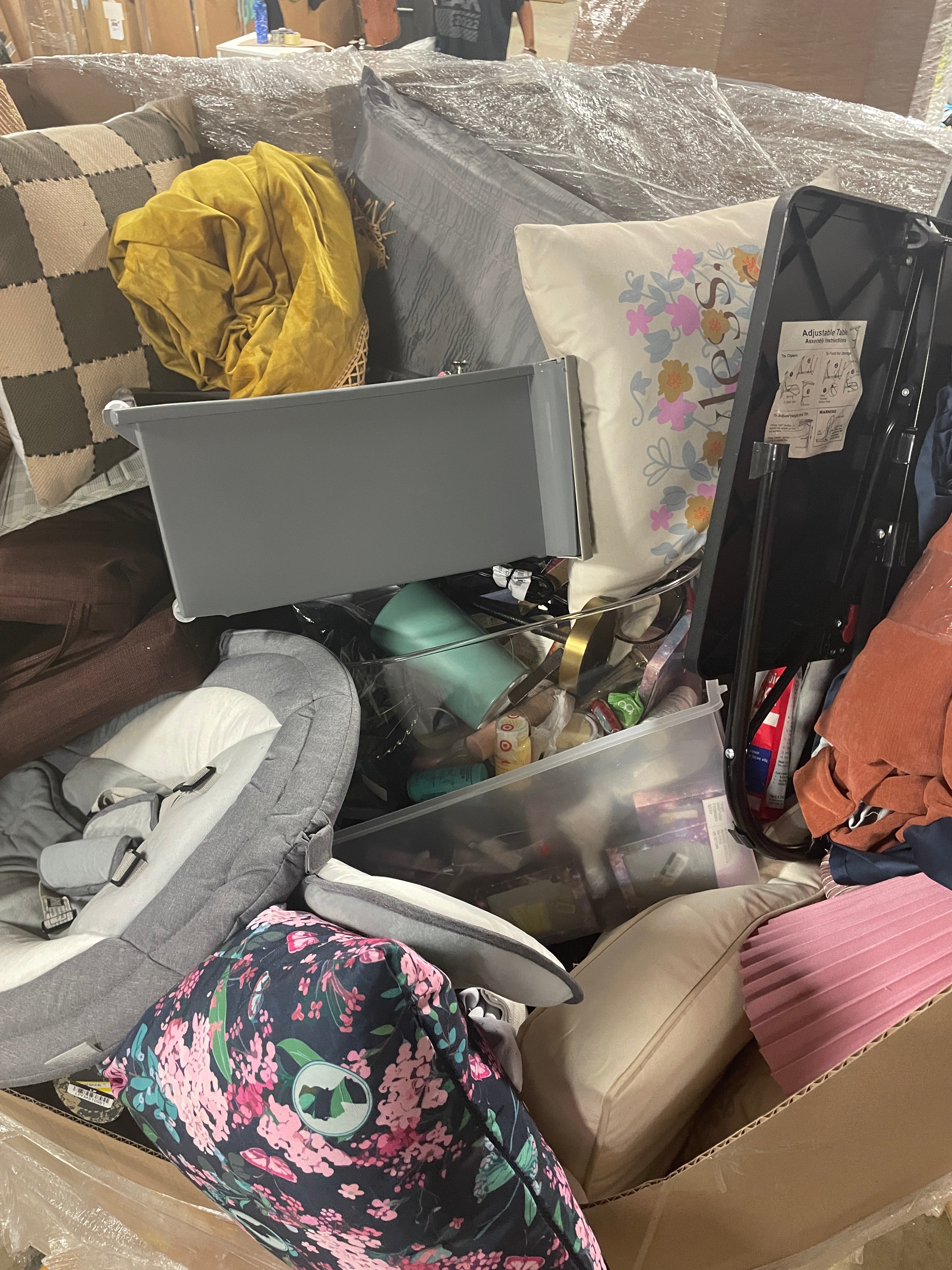 1 Pallet Unmanifested Liquidated Items approximately 598 item