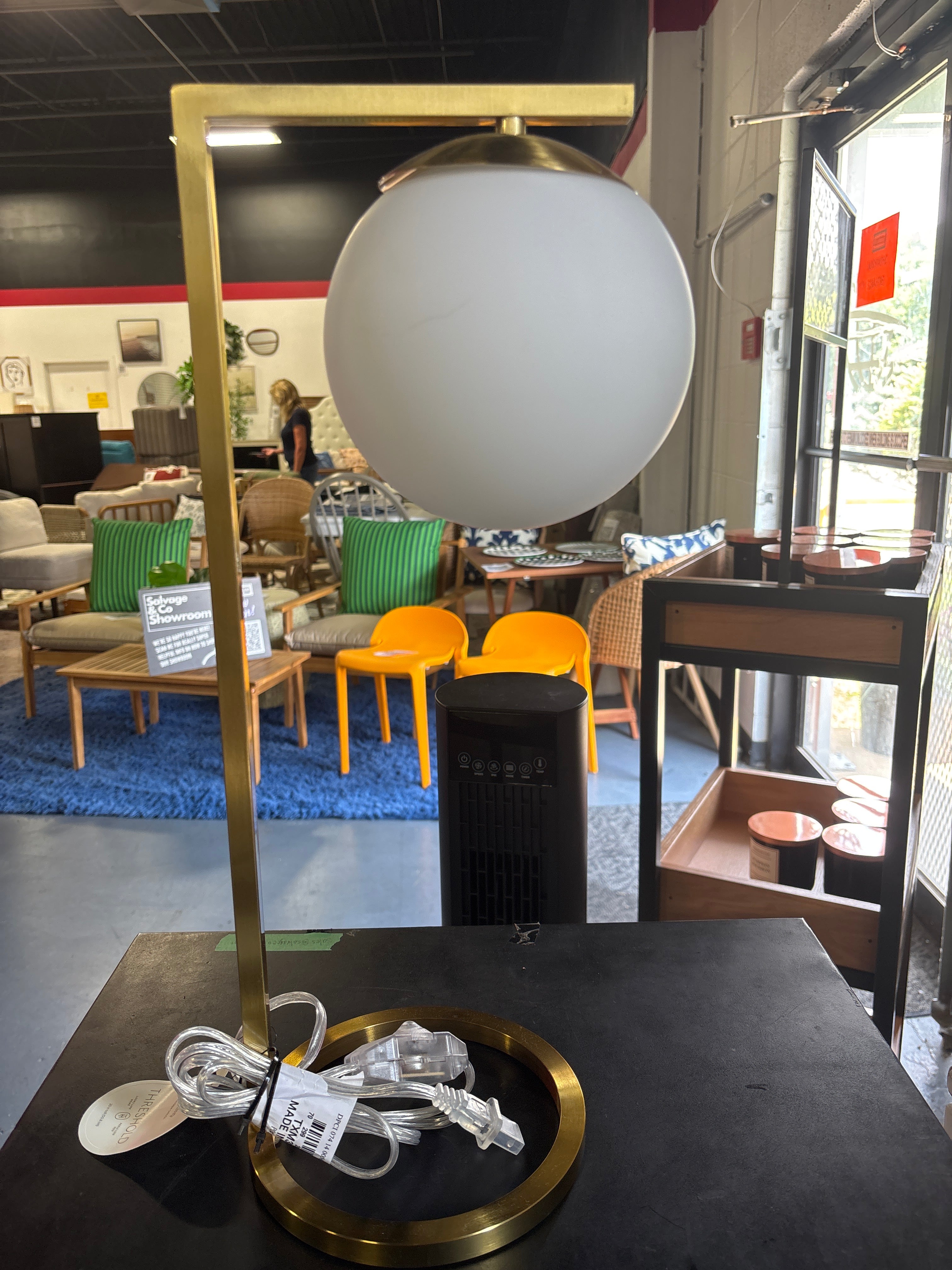 Globe Desk Lamp - White SHOWROOM ITEM