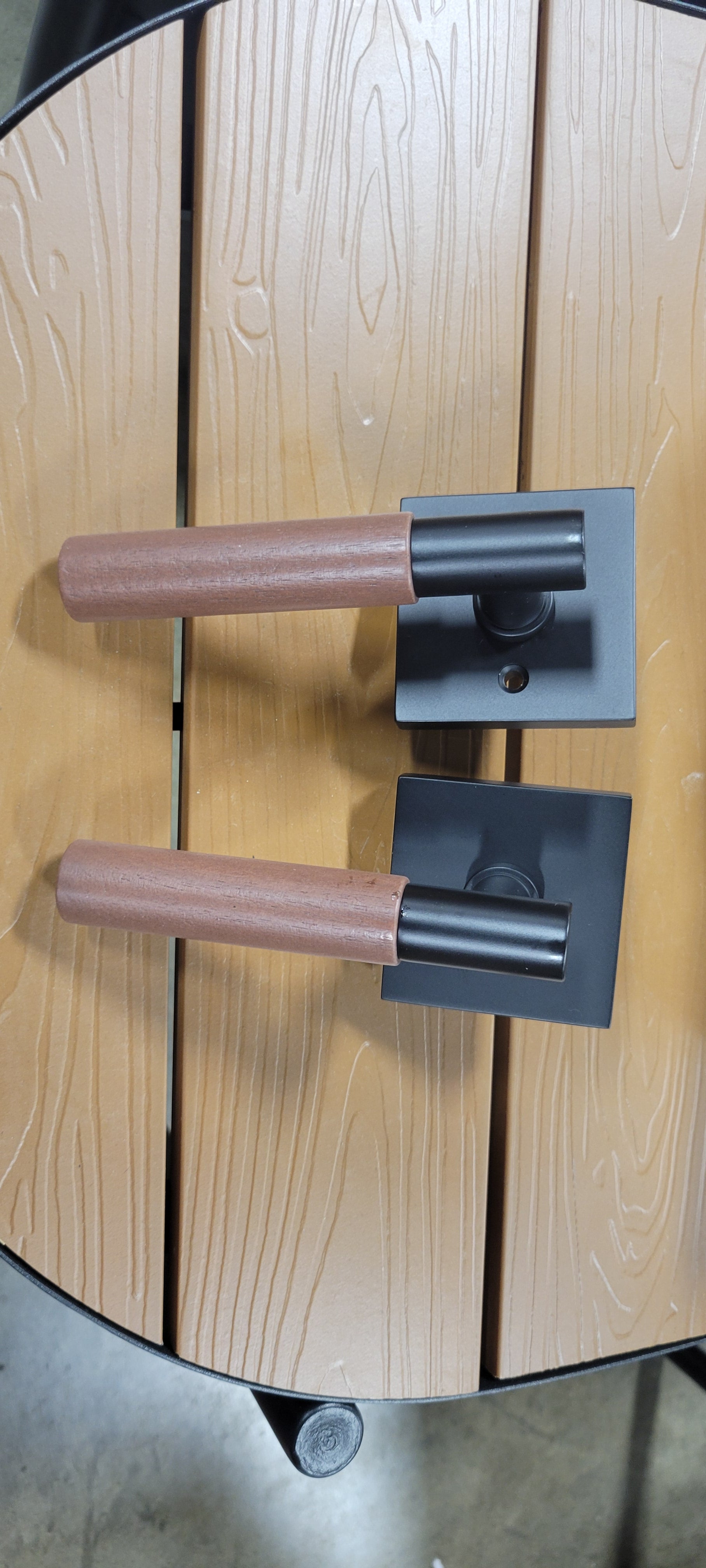 Aspra Square Privacy Rosette, Walnut Grip