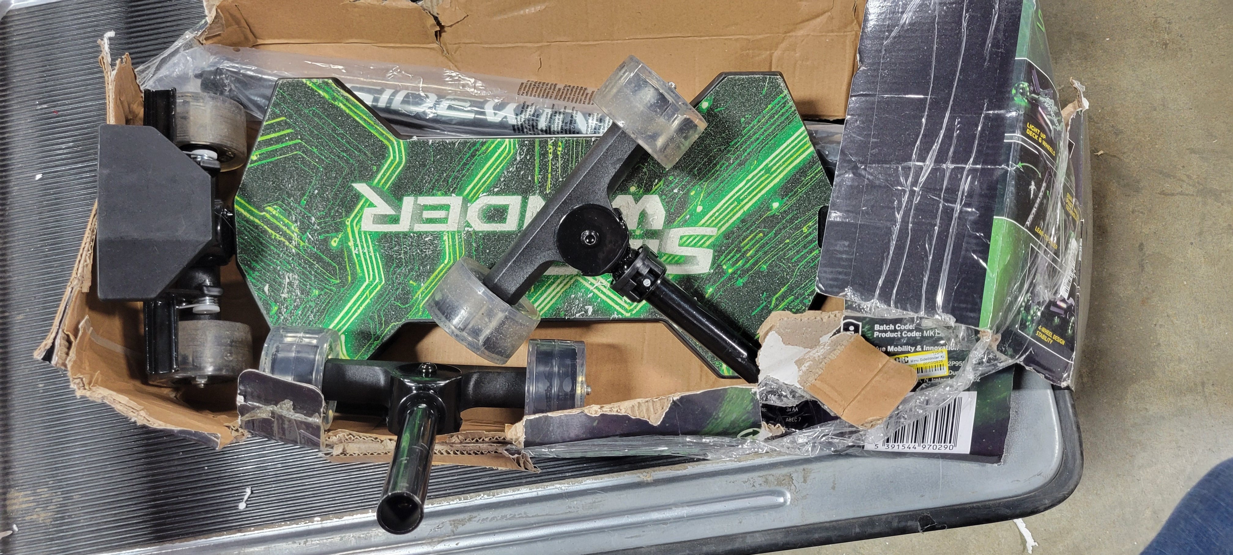 SideWinder Kick Scooter - Green: Steel & Aluminum Frame, Lights Up