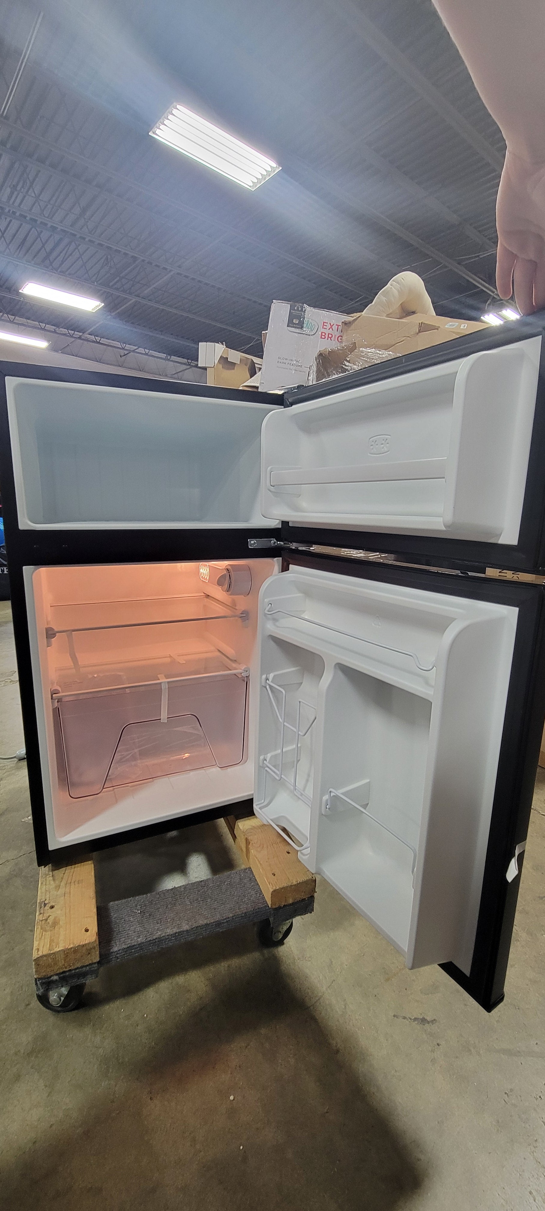 Refrigerator - Black: Mini Fridge