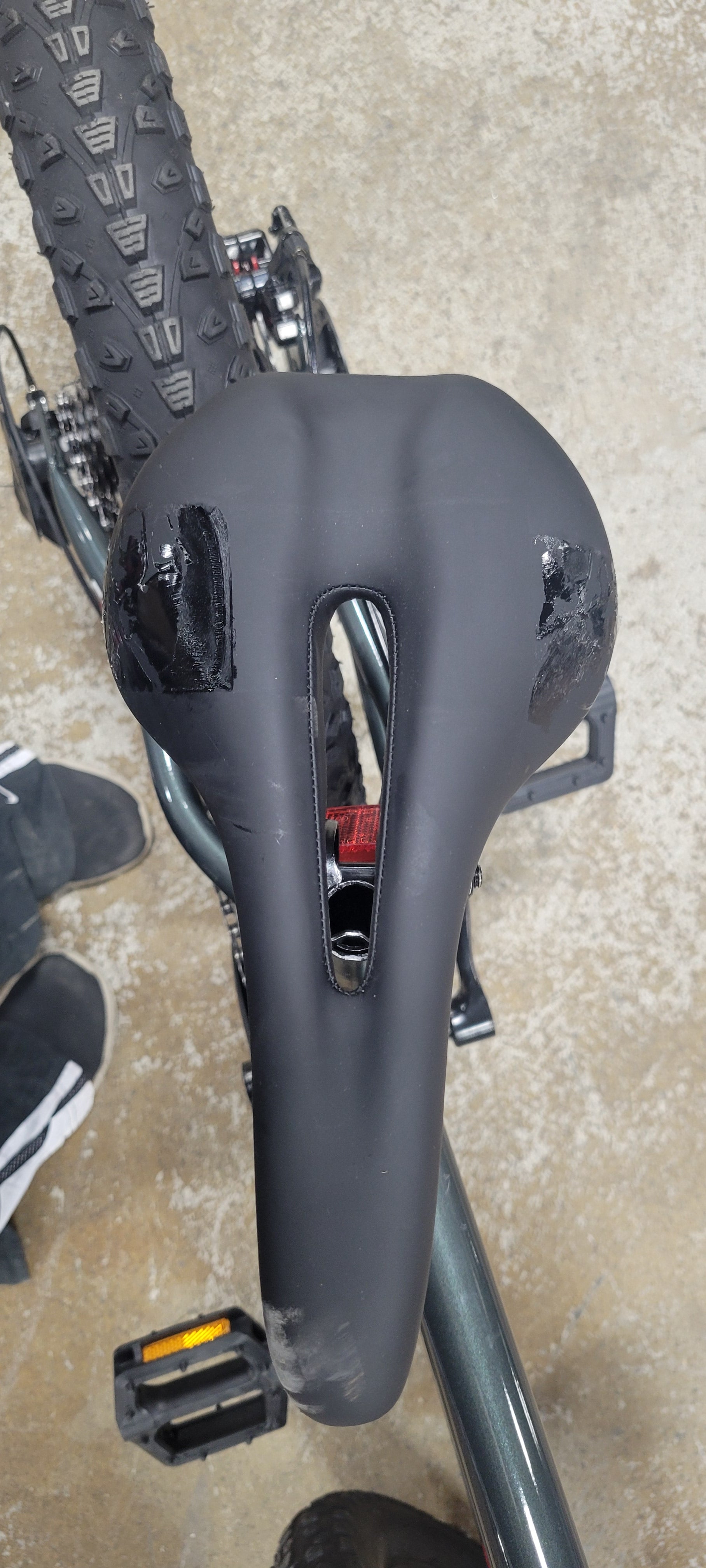 Steel Mountain Bike, High-Strength Reinforced Frame, 7-Speed, Fat Tires, Disc Brakes