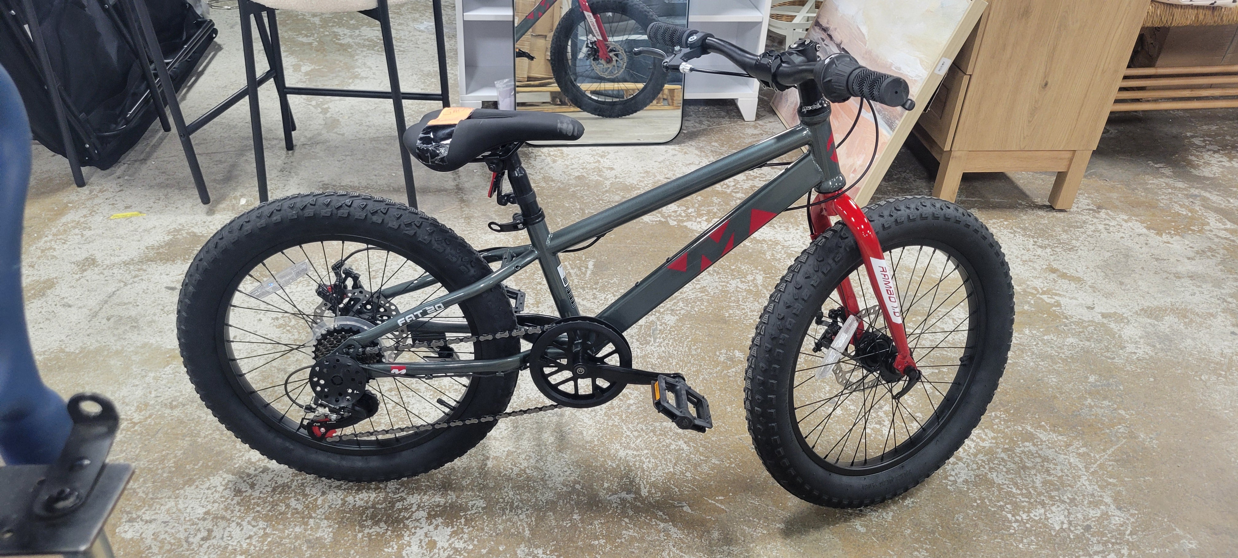 Steel Mountain Bike, High-Strength Reinforced Frame, 7-Speed, Fat Tires, Disc Brakes
