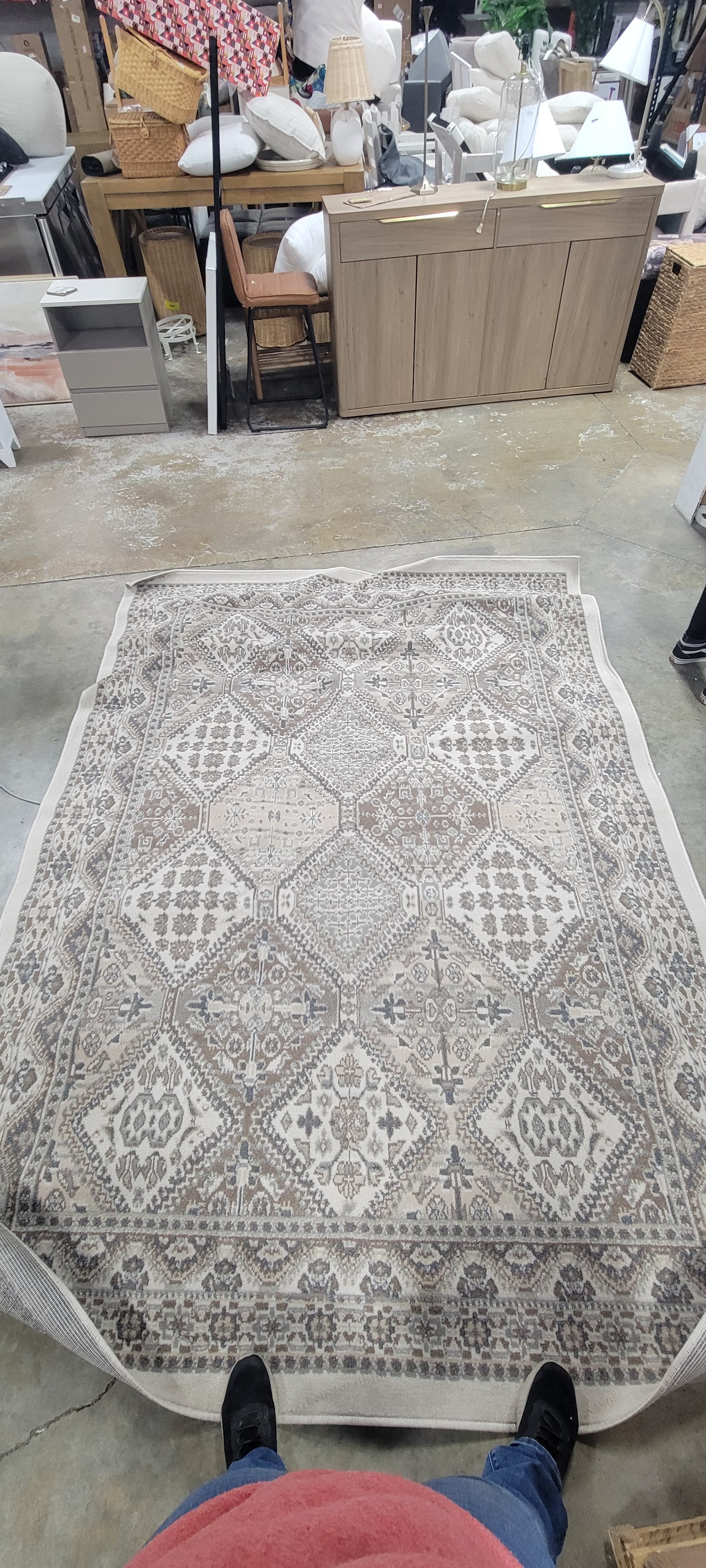 Becca Traditional Tiled Area Rug - 6' 7" x 9'
