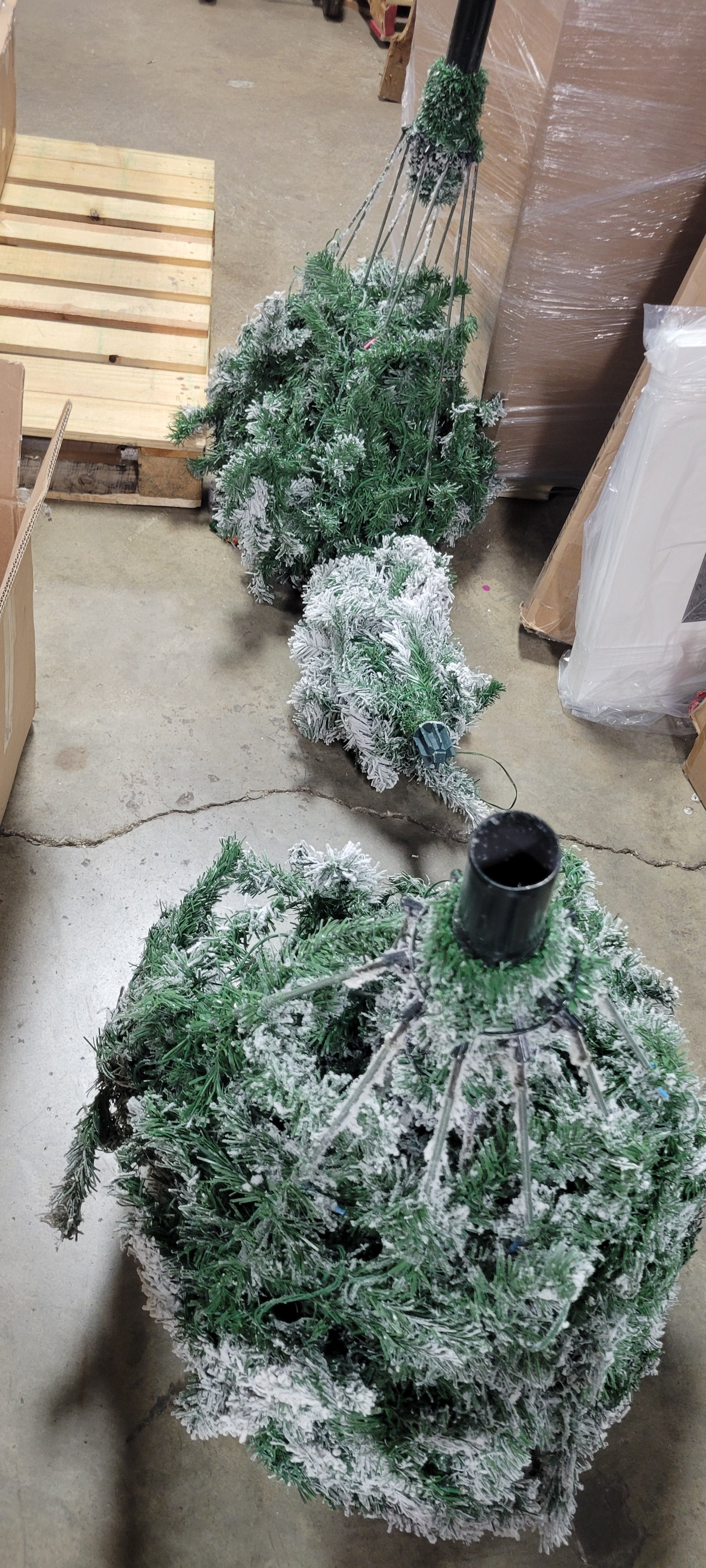 Pre-Lit Holiday Christmas Pine Tree w/ Snow Flocked Branches, Warm White Lights, final cut