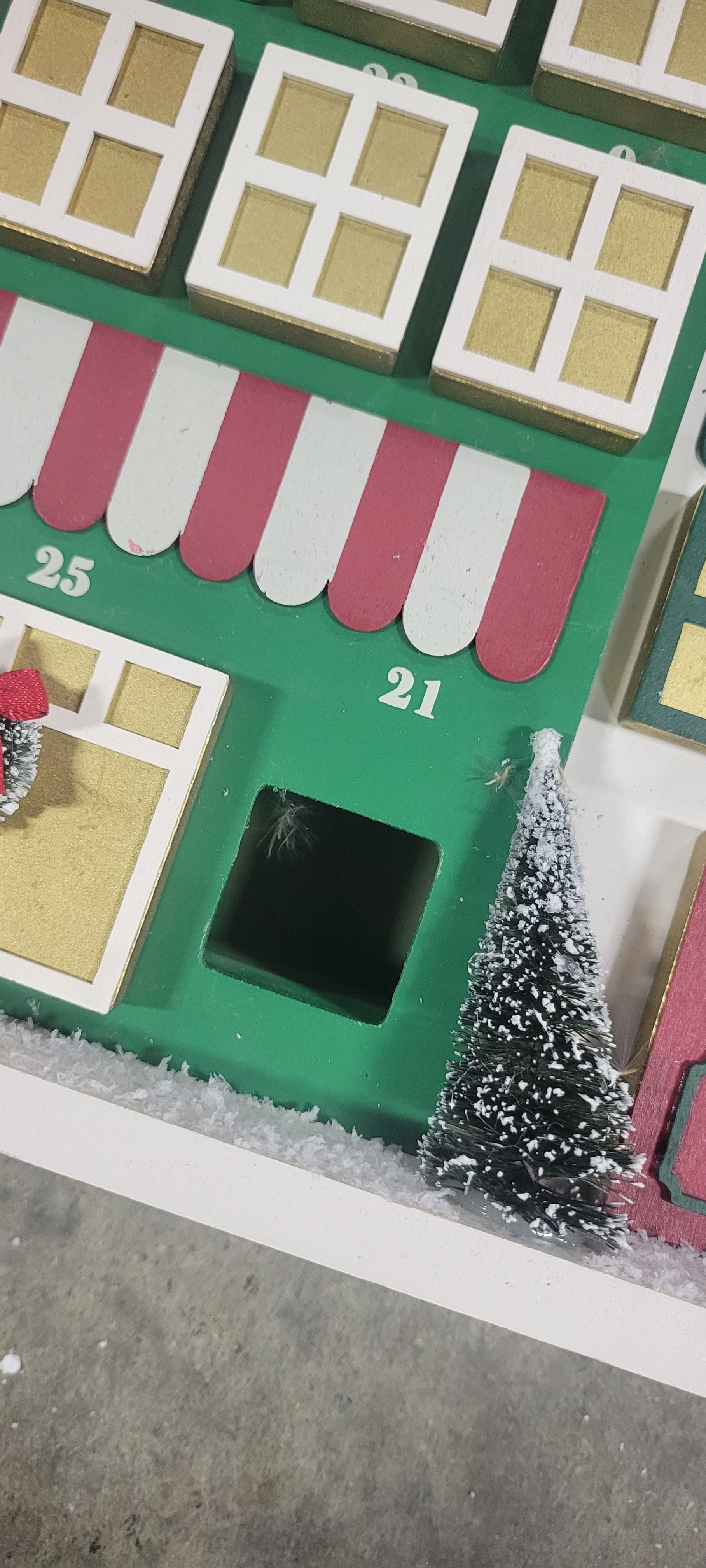 Christmas City Village Countdown Calendar-SHOWROOM ITEM,