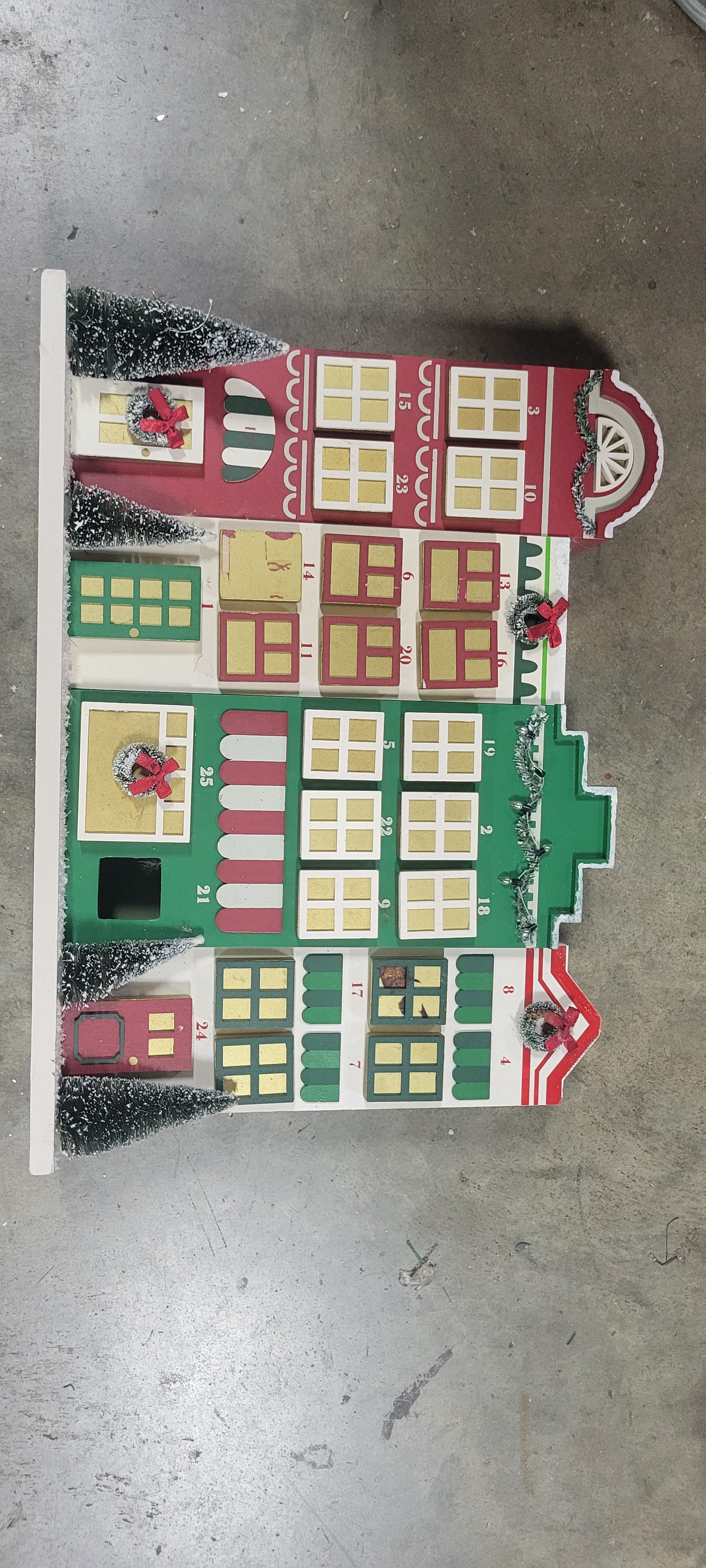 Christmas City Village Countdown Calendar-SHOWROOM ITEM,