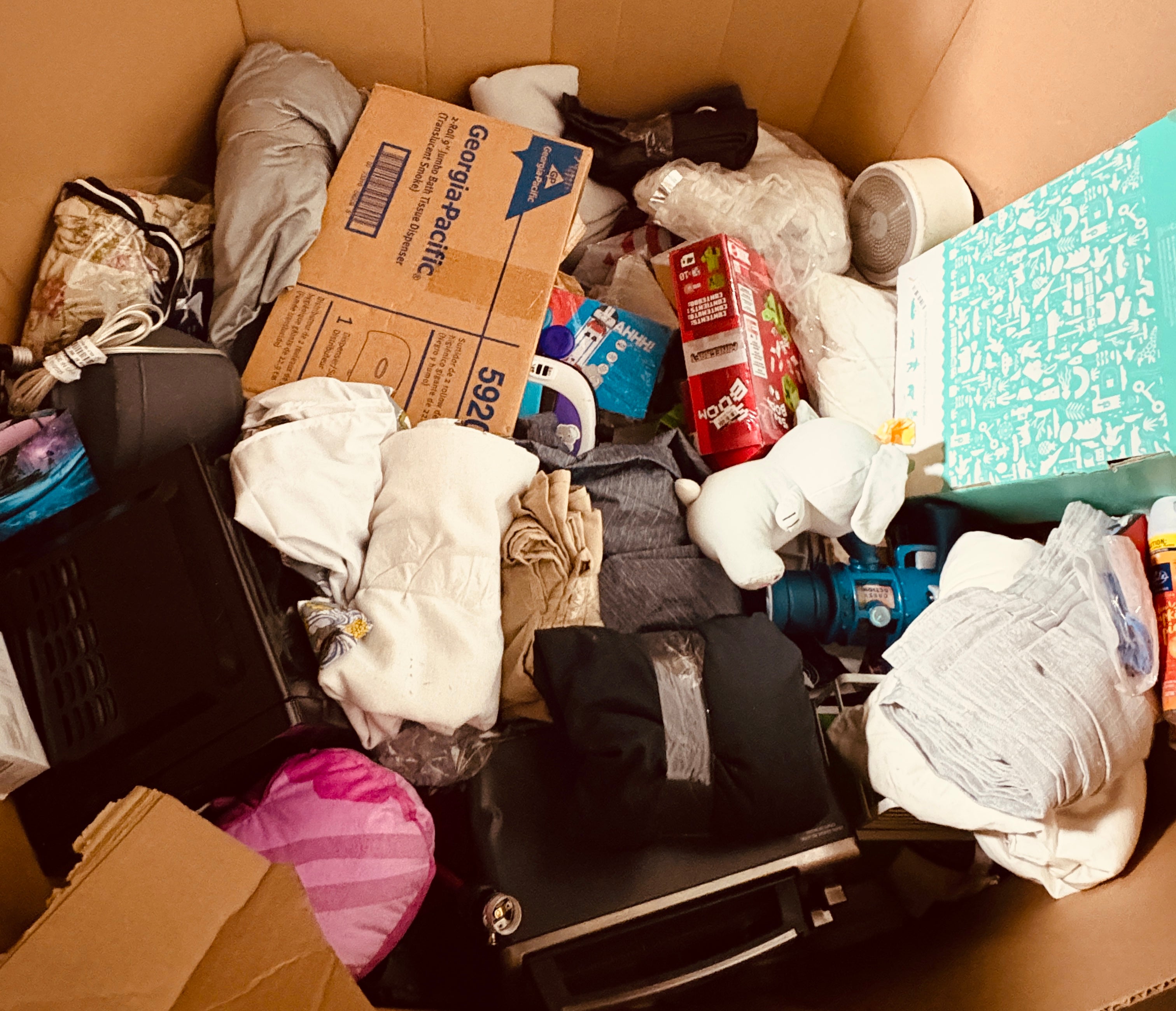 5 Resellers Pallets, est 2500 pieces