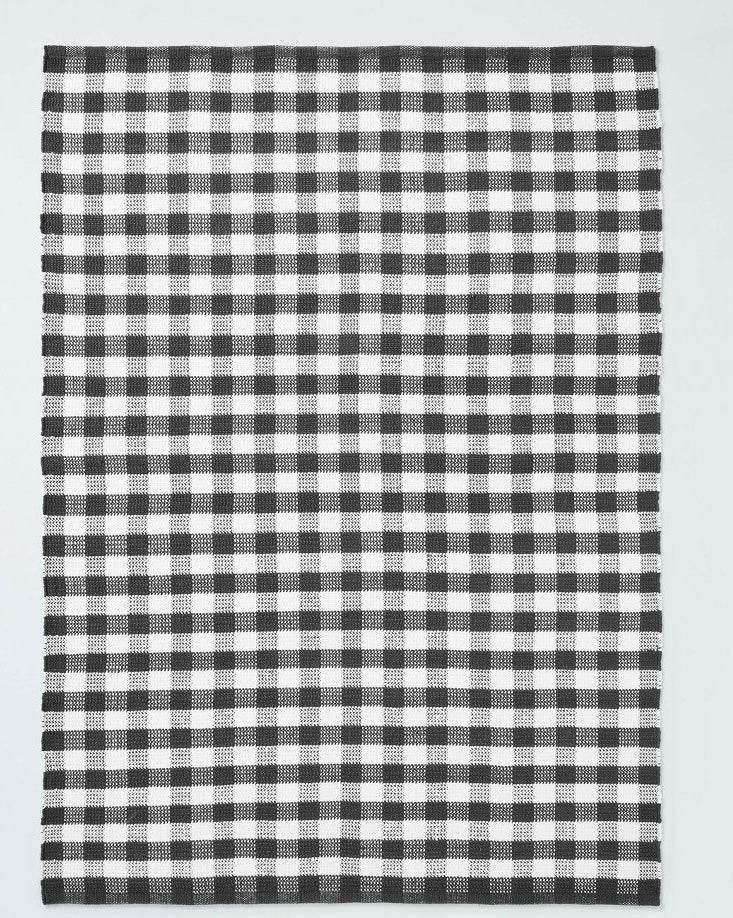 7'x10' Textured Gingham Indoor/Outdoor Woven Area Rug Dark Gray/Cream