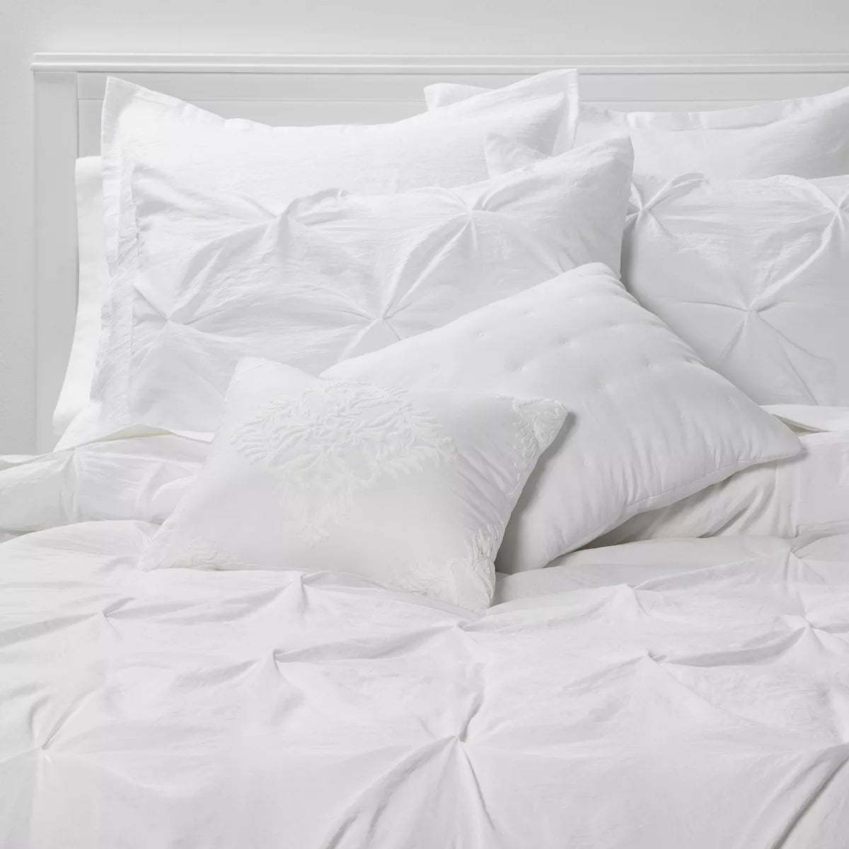 8pc Pinch Pleat Comforter Bedding Set - Queen