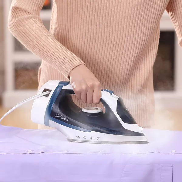 Steam Iron with Retractable Cord and Shot of Steam Feature