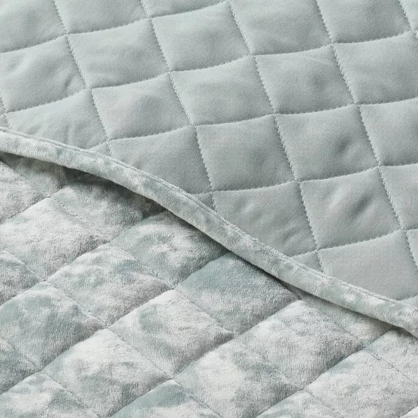 Luxe Diamond Stitch Velvet Quilt - Queen