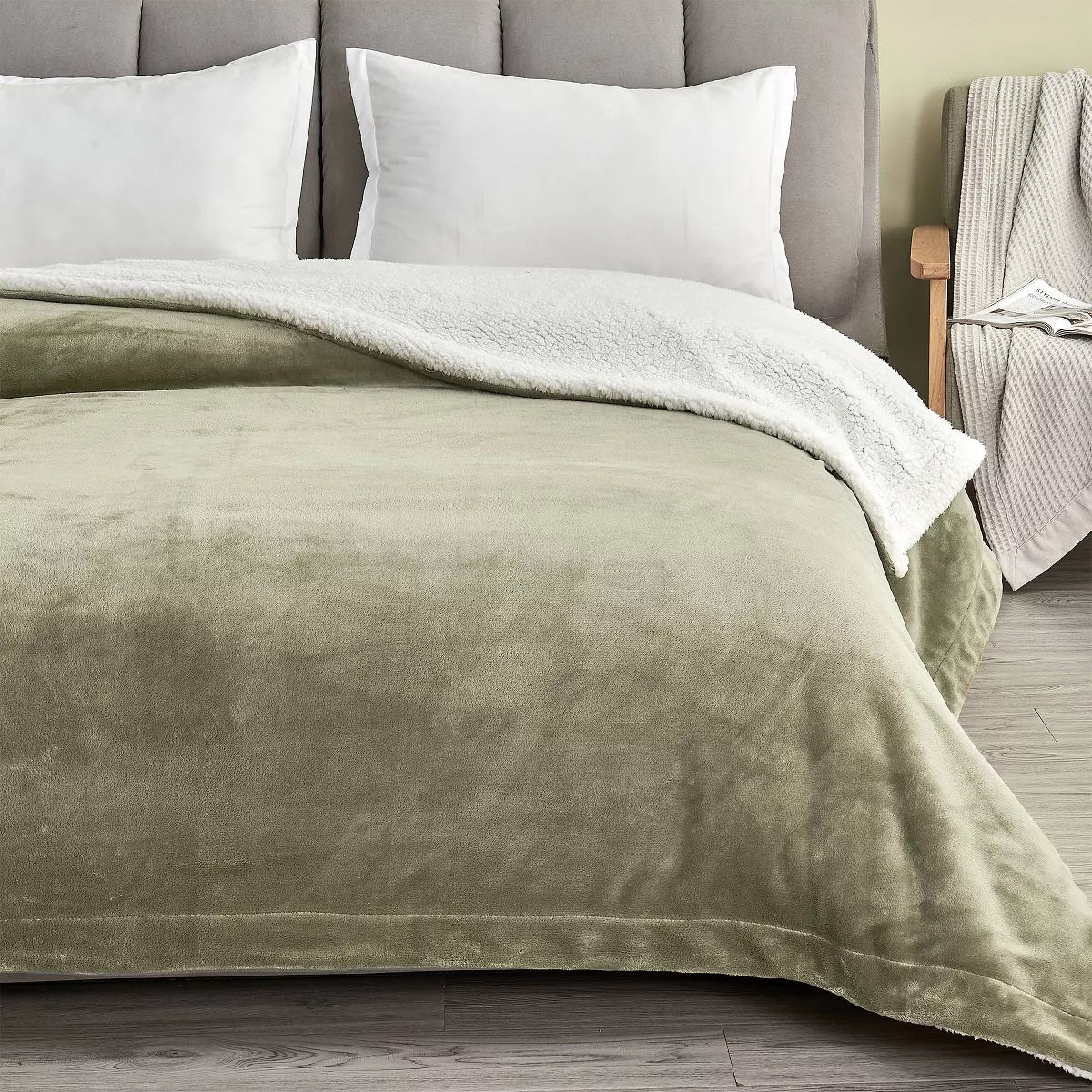 Cozy Solid Plush with Shearling Reverse Bed Blanket - Full/Queen