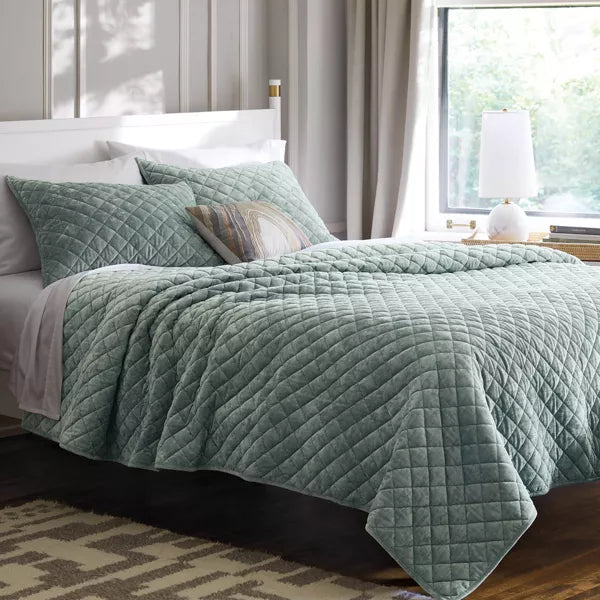 Luxe Diamond Stitch Velvet Quilt - Queen