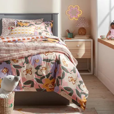 Flower/Plaid Reversible Kids' Comforter Set - Full/Queen