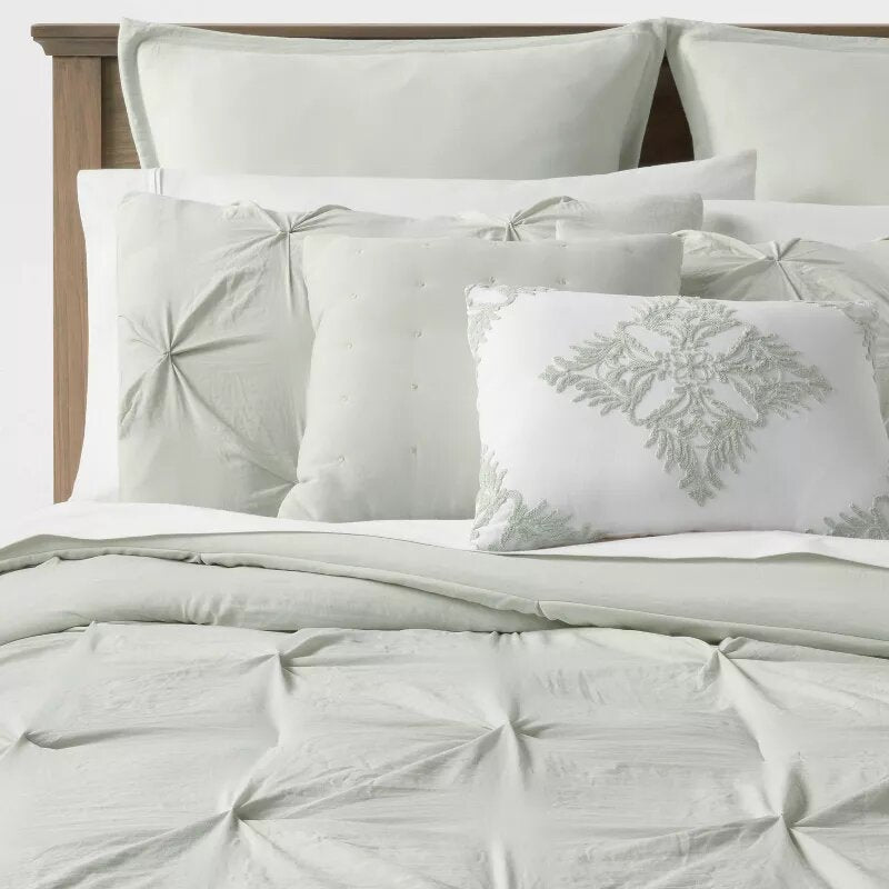 8 pc Pinch Pleat Comforter Bedding Set - King