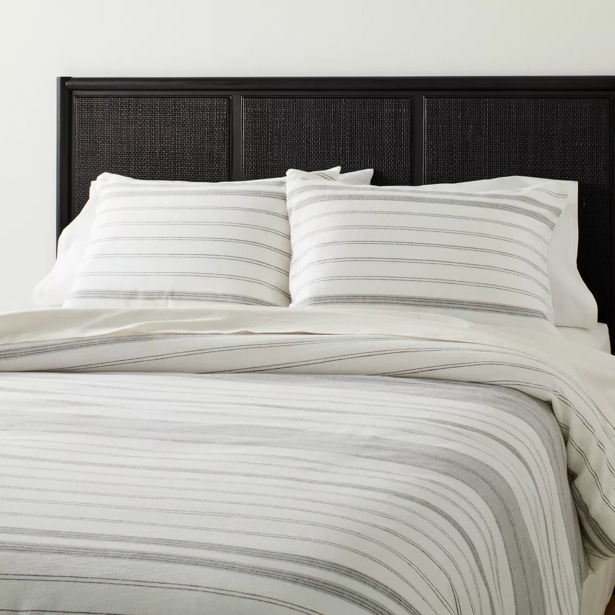 Alternating Pinstripe Comforter & Sham Set Gray/Cream Full/Queen