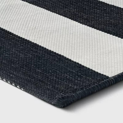 Washable Reversible Scatter Indoor/Outdoor Accent Rug Black/White - Check Pattern, Flat Pile, Machine Washable 2'x3'