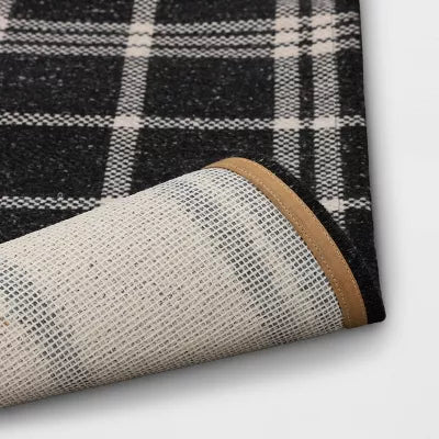 2'x3' Indoor/Outdoor Woven Tapestry Rug Black - Front Door Layering Mat, Check Pattern, Flat Pile