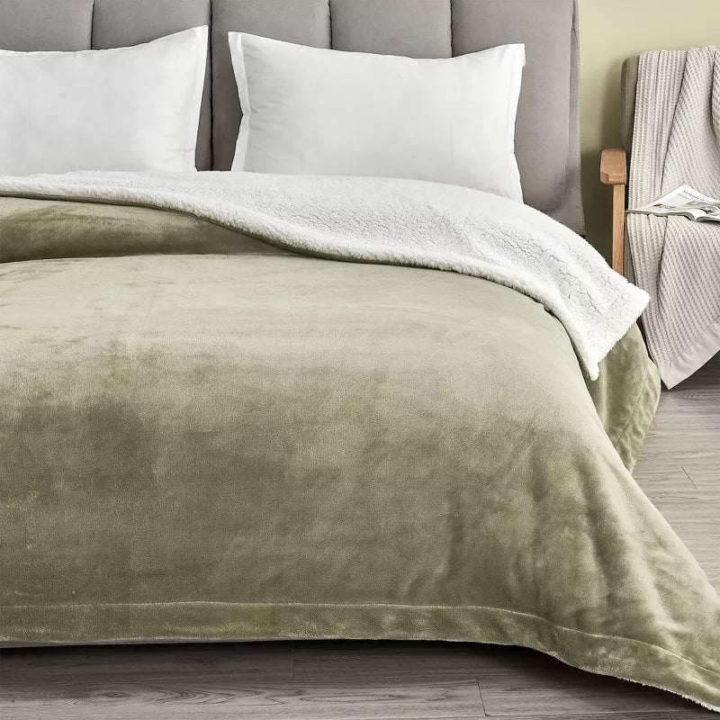 Cozy Solid Plush with Shearling Reverse Bed Blanket - King