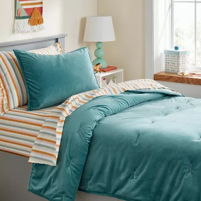 Velvet Kids' Quilt - Twin