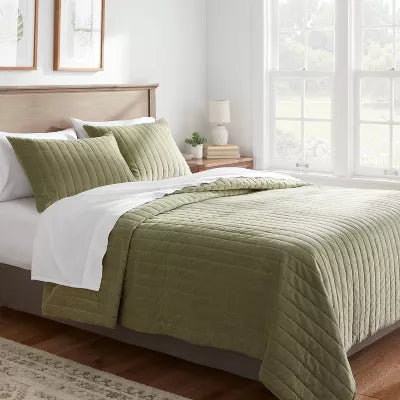 Channel Stitch Velvet Quilt - Full/Queen