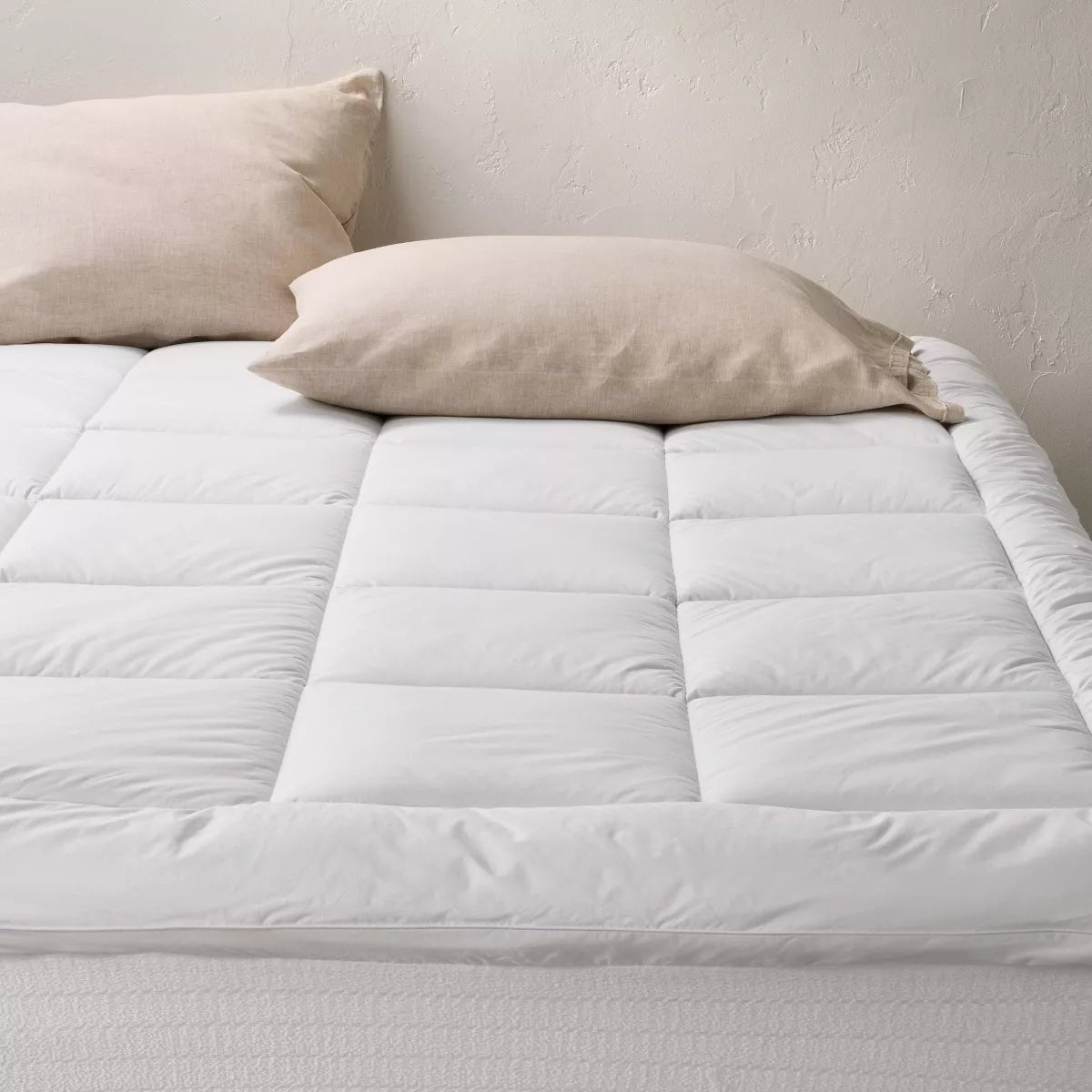 (QUEEN) Ultra Loft Down Alternative Mattress Pad SHOWROOM ITEM
