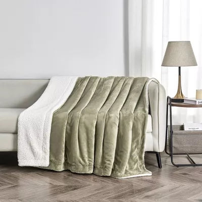 Cozy Solid Plush with Shearling Reverse Bed Blanket - King