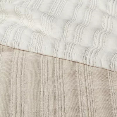 Reversible Matelassé Stitched Stripe Quilt - Full/Queen