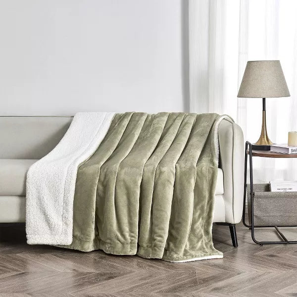 Cozy Solid Plush with Shearling Reverse Bed Blanket - Full/Queen