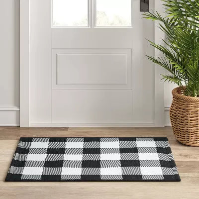 Washable Reversible Scatter Indoor/Outdoor Accent Rug Black/White - Check Pattern, Flat Pile, Machine Washable 2'x3'