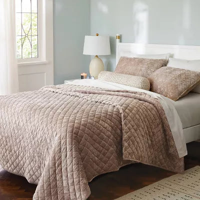 Luxe Diamond Stitch Velvet Quilt - Full/Queen