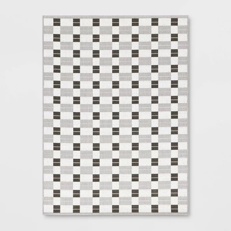Linear Geo Outdoor Area Rug - 6'6"x9'