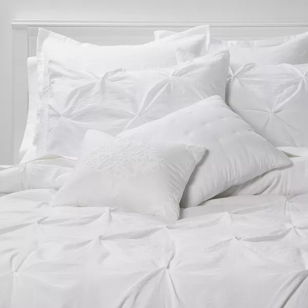 8pc Pinch Pleat Comforter Bedding Set - Queen