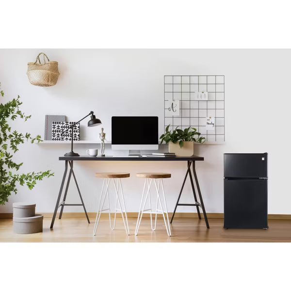 Refrigerator - Black: Mini Fridge