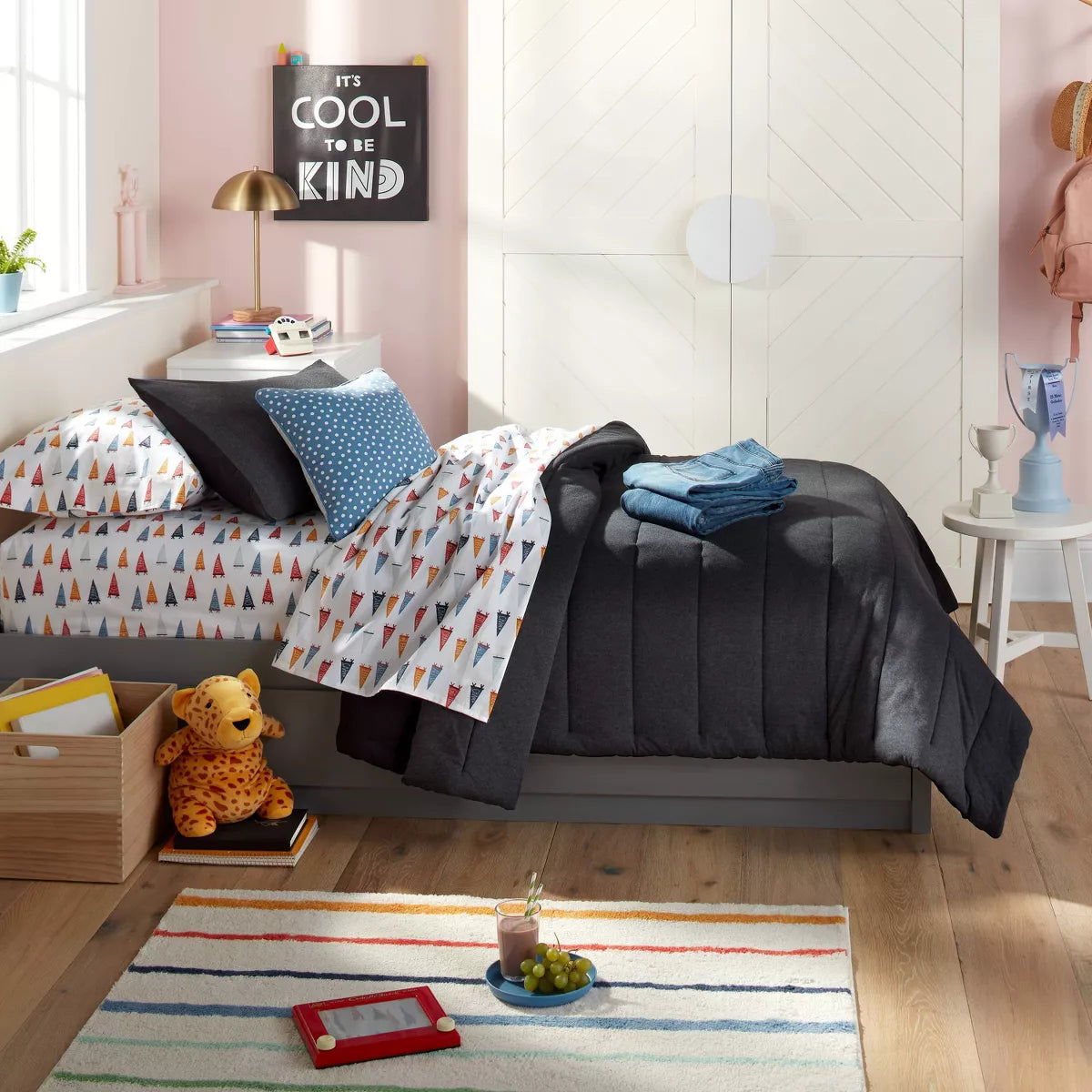 (TWIN) 2pc Channel Jersey Kids' Comforter Set - Black SHOWROOM ITEM