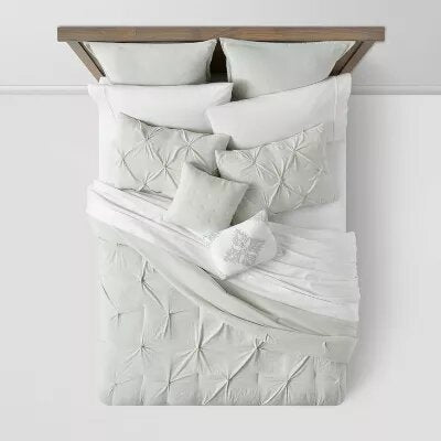 8 pc Pinch Pleat Comforter Bedding Set - King