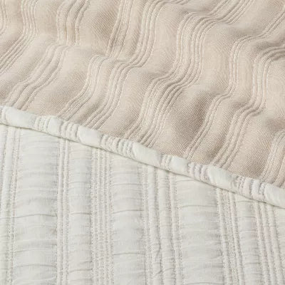 Reversible Matelassé Stitched Stripe Quilt - Full/Queen