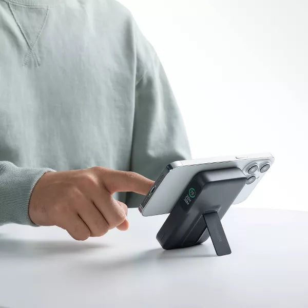 MagGo Black Power Bank with LED Screen: Compatible with iPhone 15/14/13