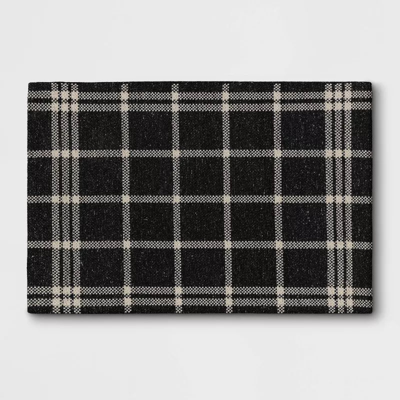 2'x3' Indoor/Outdoor Woven Tapestry Rug Black - Front Door Layering Mat, Check Pattern, Flat Pile
