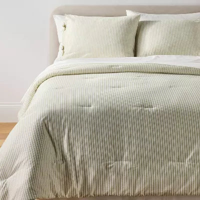 Reversible Floral and Stripe Comforter Set Pink/Green - Twin/ Twin XL