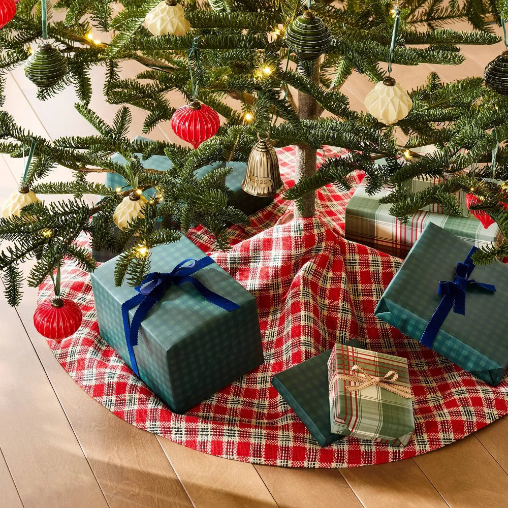 Plaid Chunky Woven Tree Skirt Vintage Red, final cut
