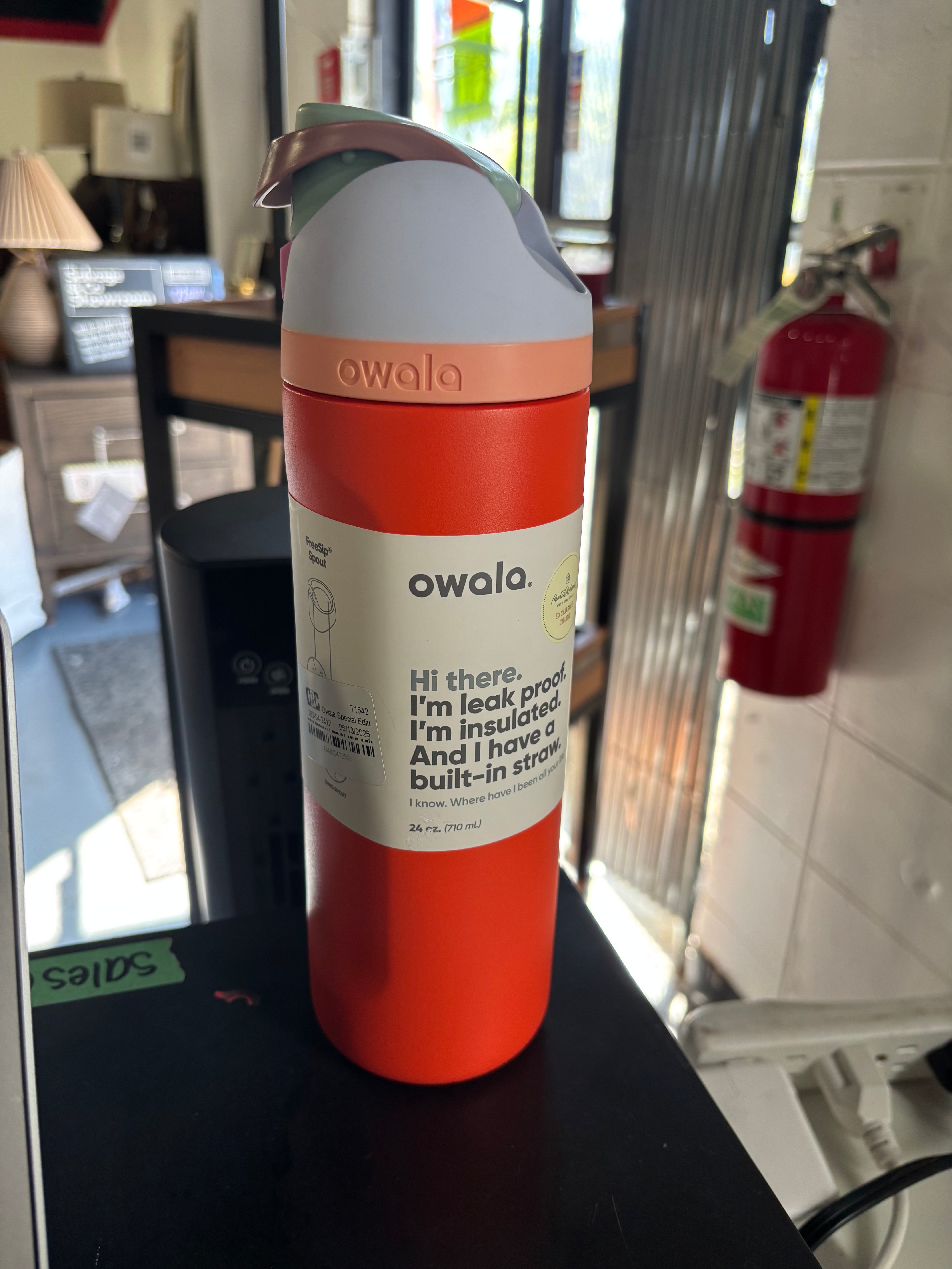 24oz Owala SHOWROOM ITEM