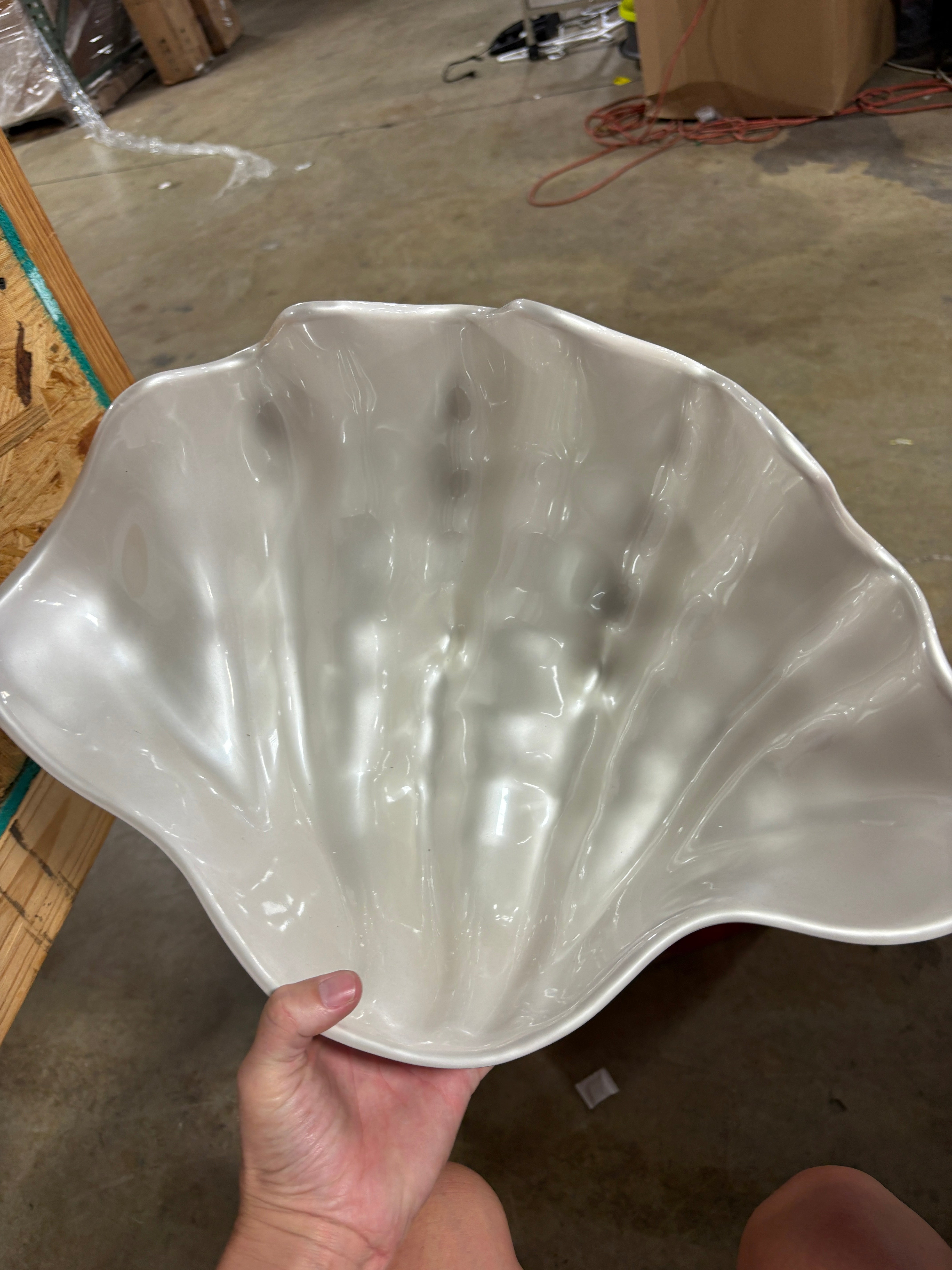 Split P Seashell Serving Bowl SHOWROOM ITEM